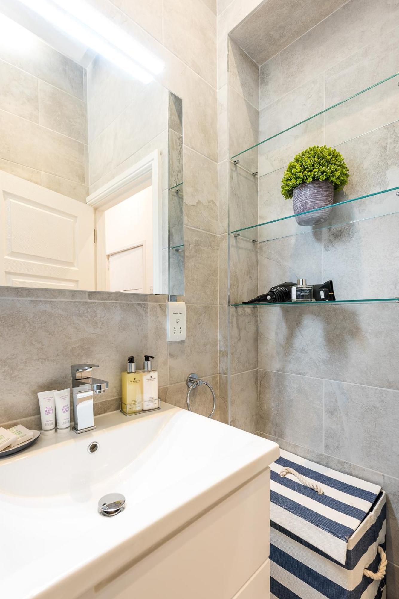 Casa Italia Near Kings Road In Chelsea With Wifi & Washing Machine Apartment London Exterior photo